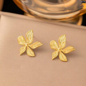 5 Leaf Gold Earrings E175
