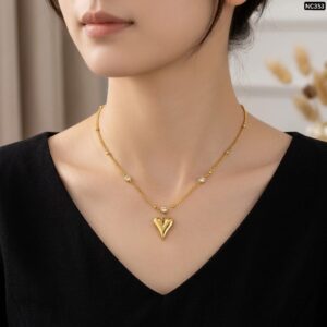 White stone and arrow love nckpiece NC353
